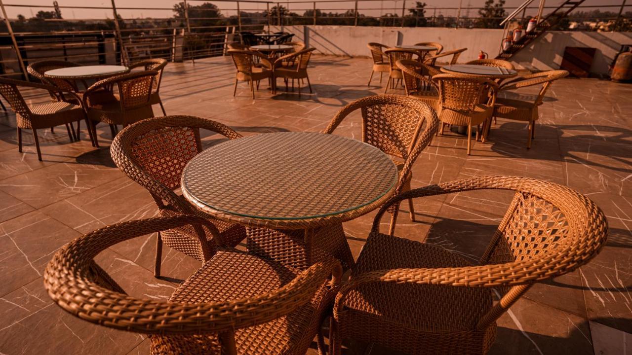 Hotel Northwind, Kharar, Mohali Bagian luar foto